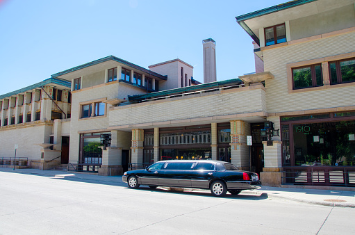 City National Bank (far left) and Historic Park Inn Hotel (center and right), Mason City, Iowa, USA. Designed by Frank Lloyd Wright in the Prairie School style. Art Deco decorations can be seen  on entrance to hotel and high on the CIty National Bank.
