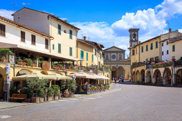 istock Greve in Chianti, Tuscan town square 1773539170