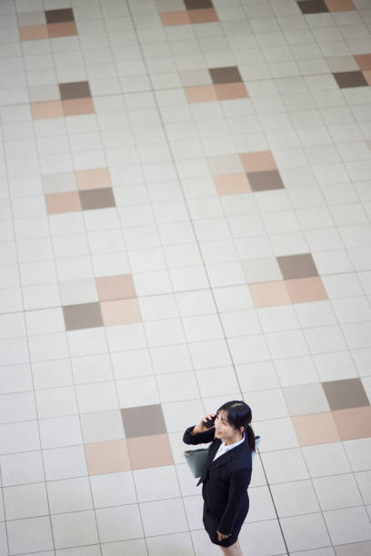 Japan wears a suit to call on smartphone