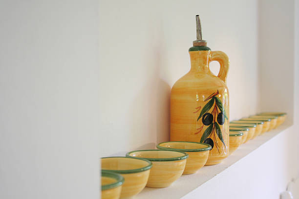 OlivesAl bottle ceramic with bowls