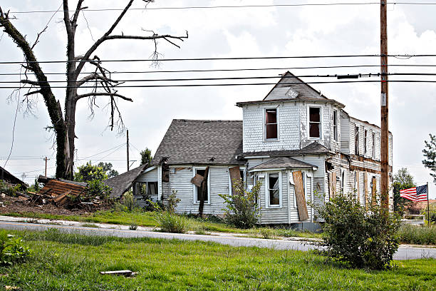 casa depois de tornado danos - federal emergency management agency - fotografias e filmes do acervo