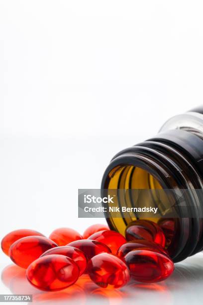 Vitamin E Kapseln Stockfoto und mehr Bilder von Abnehmen - Abnehmen, Acetat, Behälter