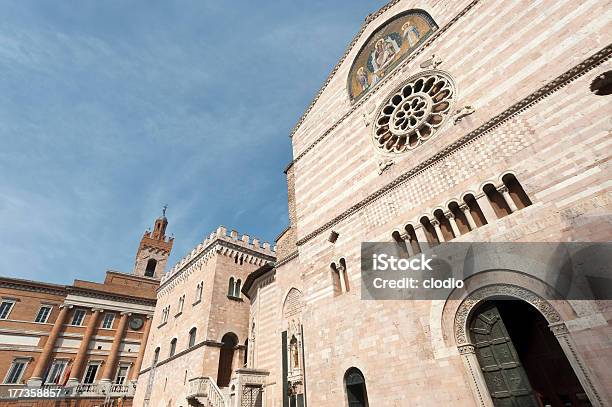 Catedral De Foligno - Fotografias de stock e mais imagens de Antigo - Antigo, Ao Ar Livre, Arcaico