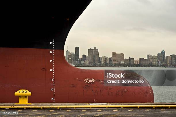 Proa Do Navio - Fotografias de stock e mais imagens de Ao Ar Livre - Ao Ar Livre, Cais - Estrutura Feita pelo Homem, Caminho Adiante