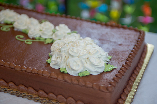 Single Layer Wedding Cake that is  Brown
