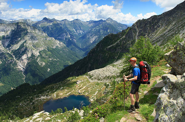 excursionismo de ticino - switzerland hiking boot outdoor pursuit recreational pursuit fotografías e imágenes de stock