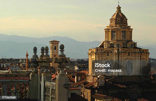 Photo libre de droit de Panorama De Turin San Lorenzo Dome Italie banque d'images et plus d'images libres de droit de Région de Turin - Région de Turin, Turin, Palais