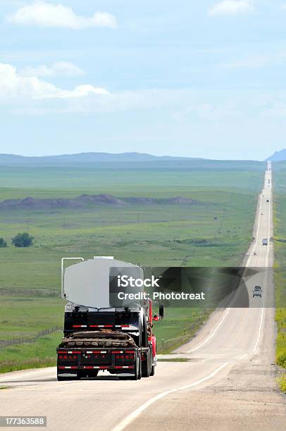 Road To Eternity Stockfoto und mehr Bilder von Asphalt - Asphalt, Autoreise, Ebene