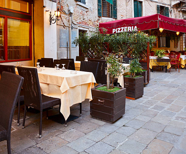 istock Italian Pizzeria 177364890