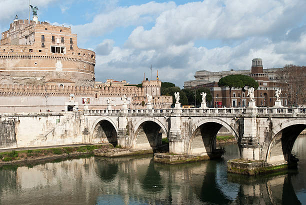 istock Angels bridge and castle in Rome, Italy 177366391