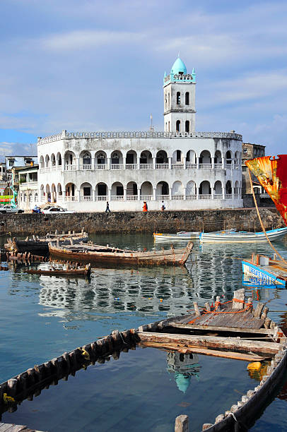 Moroni, Comoros: sunk dhow and Old Friday Mosque Moroni, Grande Comore / Ngazidja, Comoro islands: Old Friday Mosque and the ghost of a dhow - Indian Ocean - Port aux Boutres et l'Ancienne mosquée du Vendredi comoros stock pictures, royalty-free photos & images