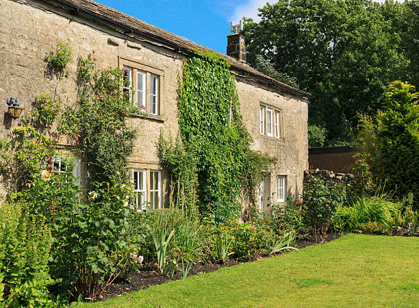 istock Cottage in the Yorkshire Dales 177369068