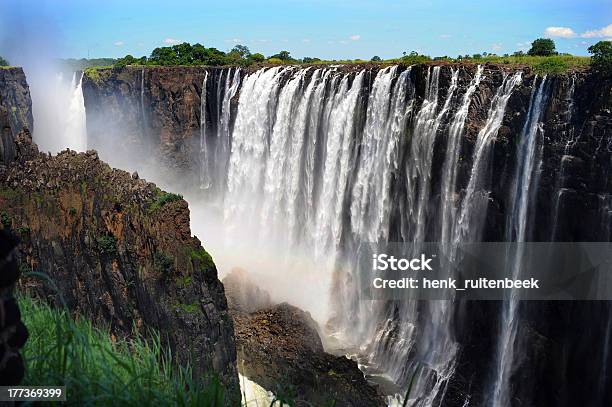 Photo libre de droit de Le Victoria Falls banque d'images et plus d'images libres de droit de Afrique - Afrique, Afrique méridionale, Arc en ciel