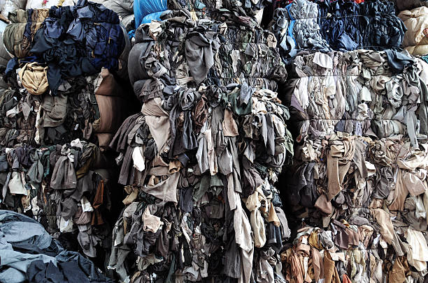 ropa de residuos - garment factory fotografías e imágenes de stock
