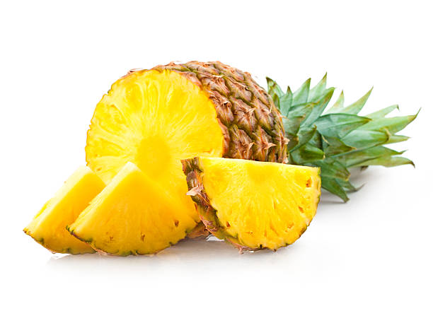 istock The top of a pineapple and three slices 177370833