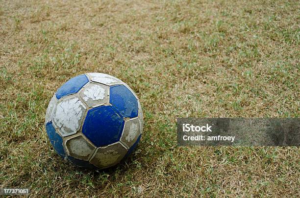 Alte Ball Stockfoto und mehr Bilder von Fotografie - Fotografie, Fußball, Fußball-Spielball