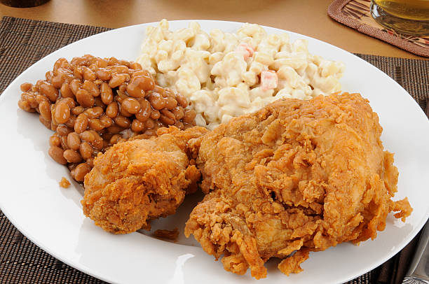 istock Closeup of a fried chicken dinner 177371833
