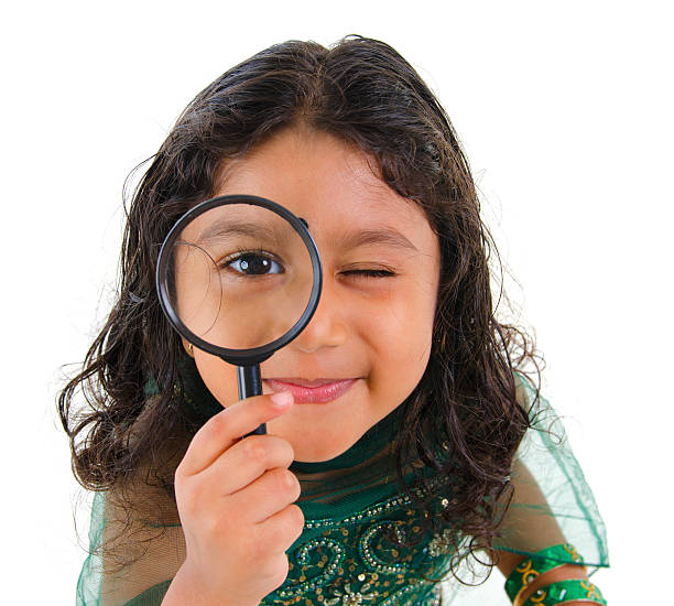 изучение. - searching child curiosity discovery стоковые фото и изображения