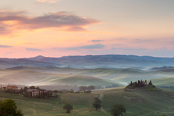 istock Misty morning in Tuscany 177373087