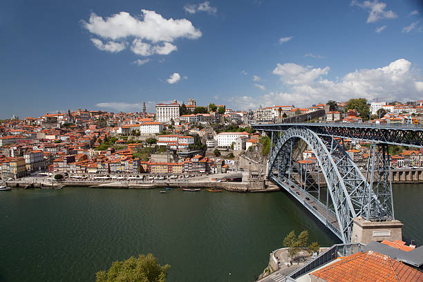 istock Porto skyline as it seen from Vila Nova de Gaia. 177373408