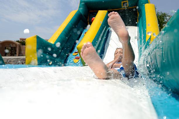 splash! - inflatable slide sliding child zdjęcia i obrazy z banku zdjęć