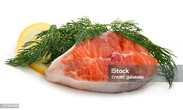 Bife De Salmão Fresco - Fotografias de stock e mais imagens de Alimentação Saudável - Alimentação Saudável, Bife, Branco