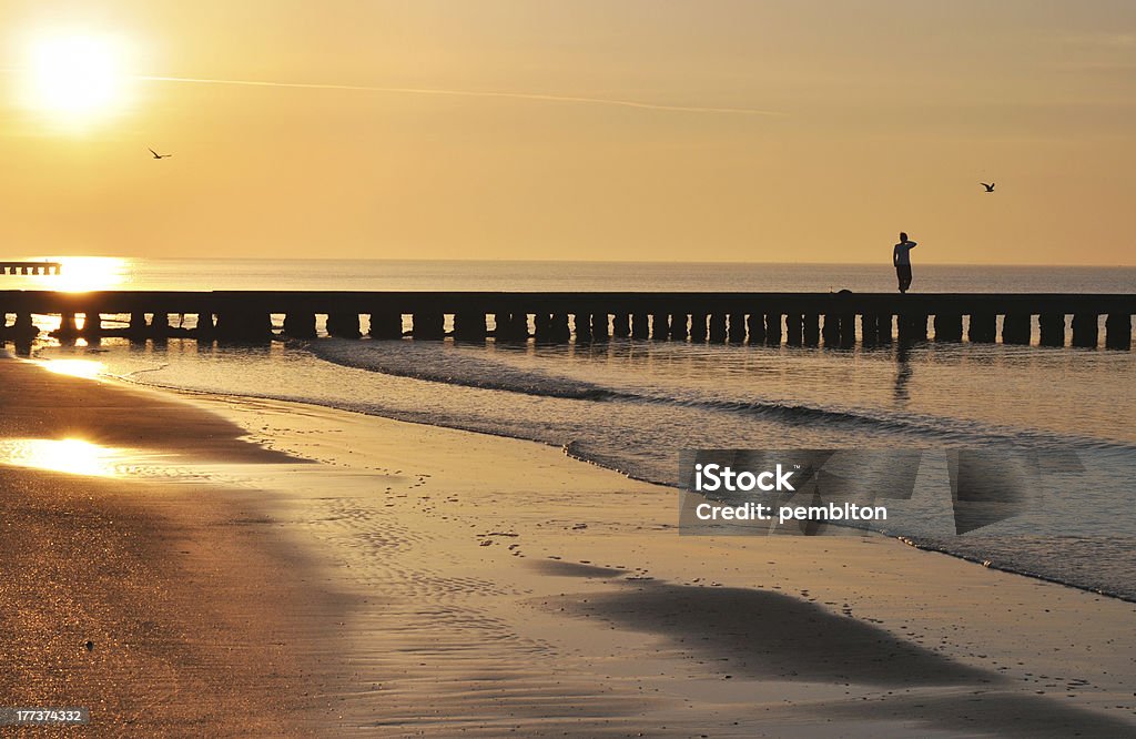 Amanecer en la playa - Foto de stock de Adulto libre de derechos