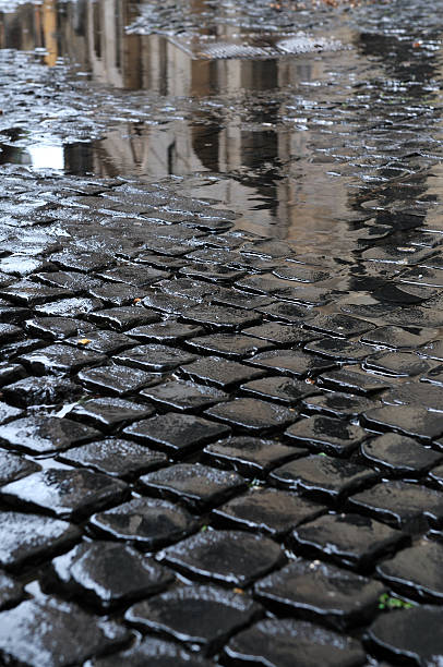 建築の細部 - puddle rome reflection street ストックフォトと画像