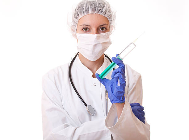médico sostiene la jeringa - injecting vaccination flu virus impfung fotografías e imágenes de stock