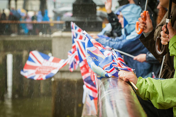 british clima - flag waving weather rain fotografías e imágenes de stock