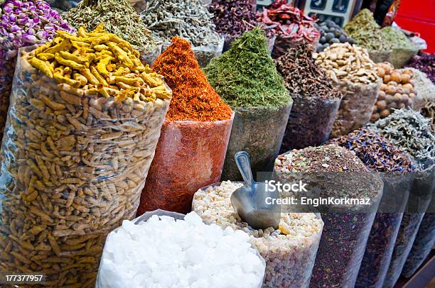 Spezie Esotiche - Fotografie stock e altre immagini di Cibo di strada - Cibo di strada, Dubai, Affari