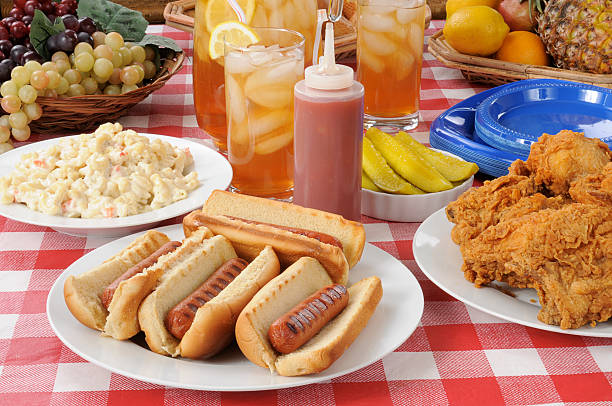 istock Picnic lunch hot dogs 177379563