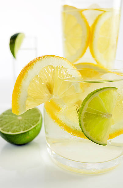 drink con limone e lime - healthy eating green studio shot vertical foto e immagini stock