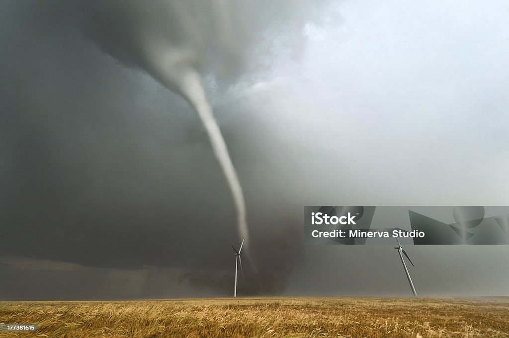 Торнадо в американском plains - Стоковые фото Торнадо роялти-фри