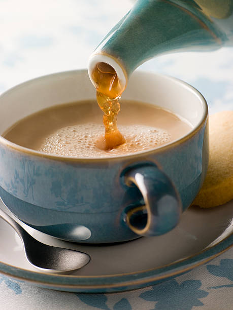 istock Pouring a Cup of Tea 177382466