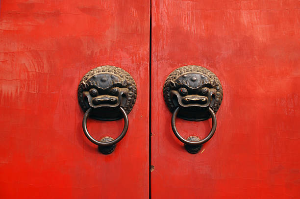 istock lion chines door hand grip 177382628