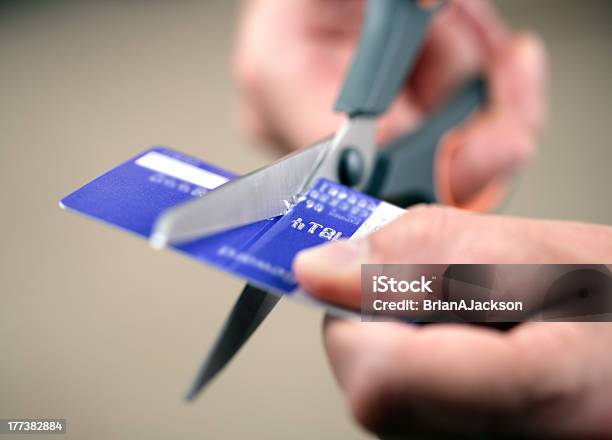 Cięcia Do Karty Kredytowej - zdjęcia stockowe i więcej obrazów Ciąć - Ciąć, Karta kredytowa, Bankowość
