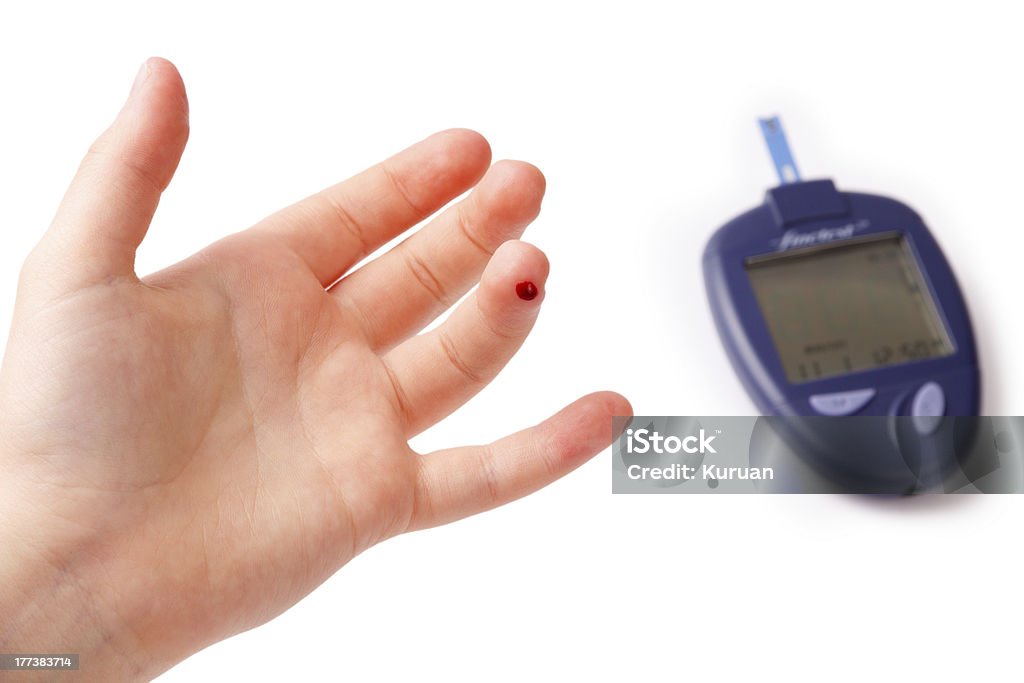 Дети измеряет уровень глюкозы в крови - Стоковые фото Глюкоза роялти-фри