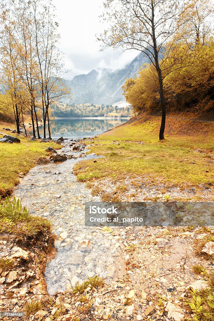 Descubrió del lago Tenno - Foto de stock de Aire libre libre de derechos