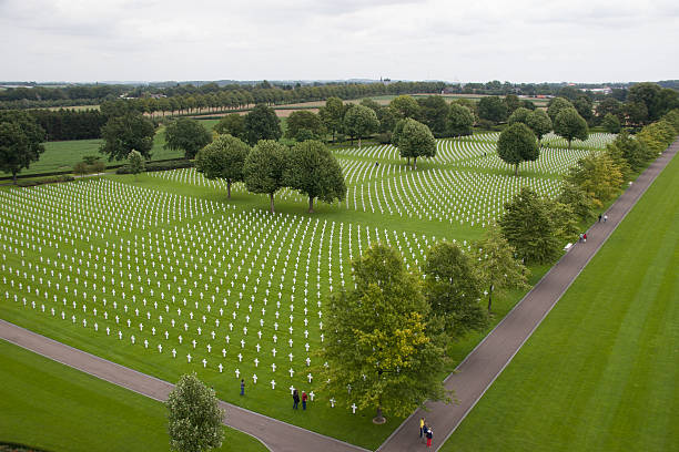 istock Overview American WWII Cemetery 177384192