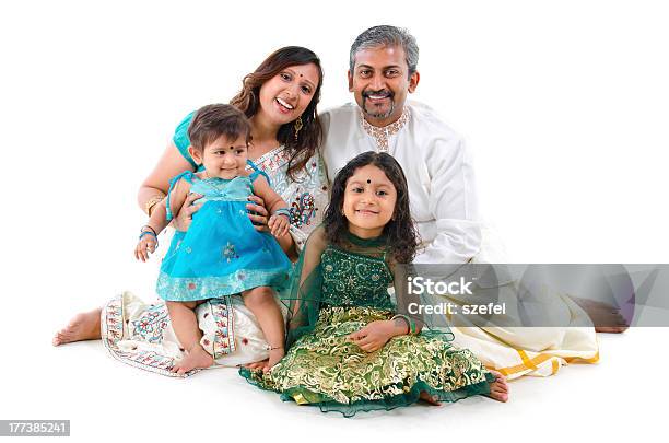 インドのファミリー - 家族のストックフォトや画像を多数ご用意 - 家族, インド人, インド文化