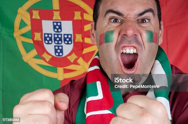 Excited Португалия Футбол Вентилятор — стоковые фотографии и другие картинки Португалия - Португалия, Шарф, Взрослый