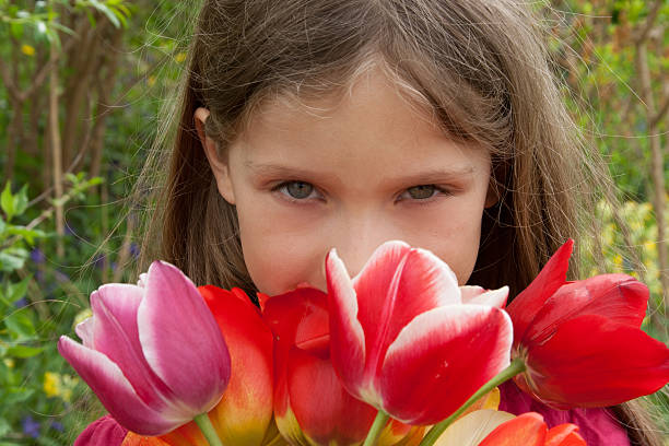 istock flower girl 177386014