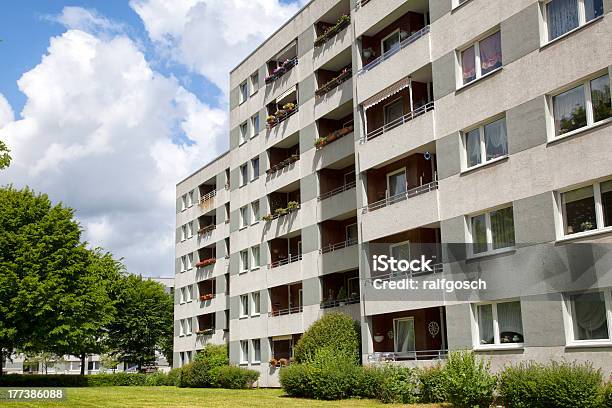 Edificio Dellappartamento In Germania - Fotografie stock e altre immagini di Plattenbau - Plattenbau, Germania, Appartamento