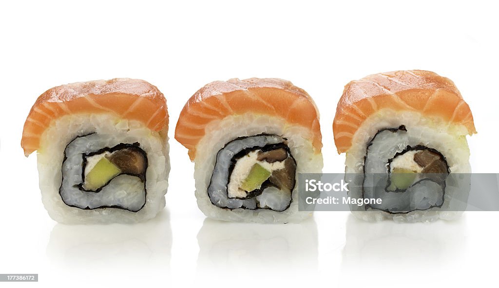 Drei frische sushi mit Lachs, avocado - Lizenzfrei Avocado Stock-Foto