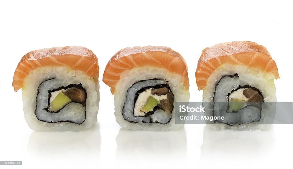 Trois des sushis au saumon et à l'avocat - Photo de Aliment libre de droits