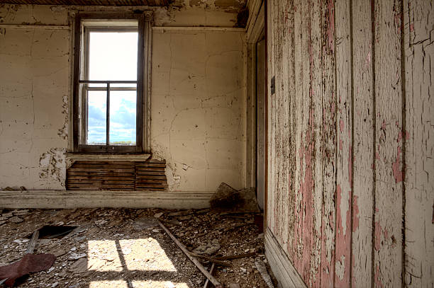 istock Interior abandoned house prairie 177386296
