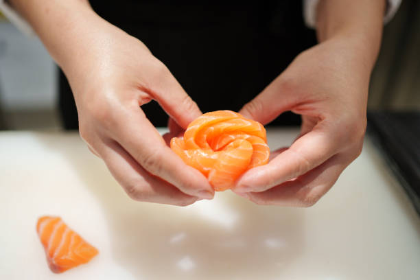 Arrange sliced ​​salmon fillets