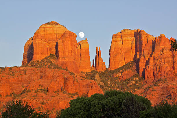 istock Moonrise at Cathedral Rocks 177390978