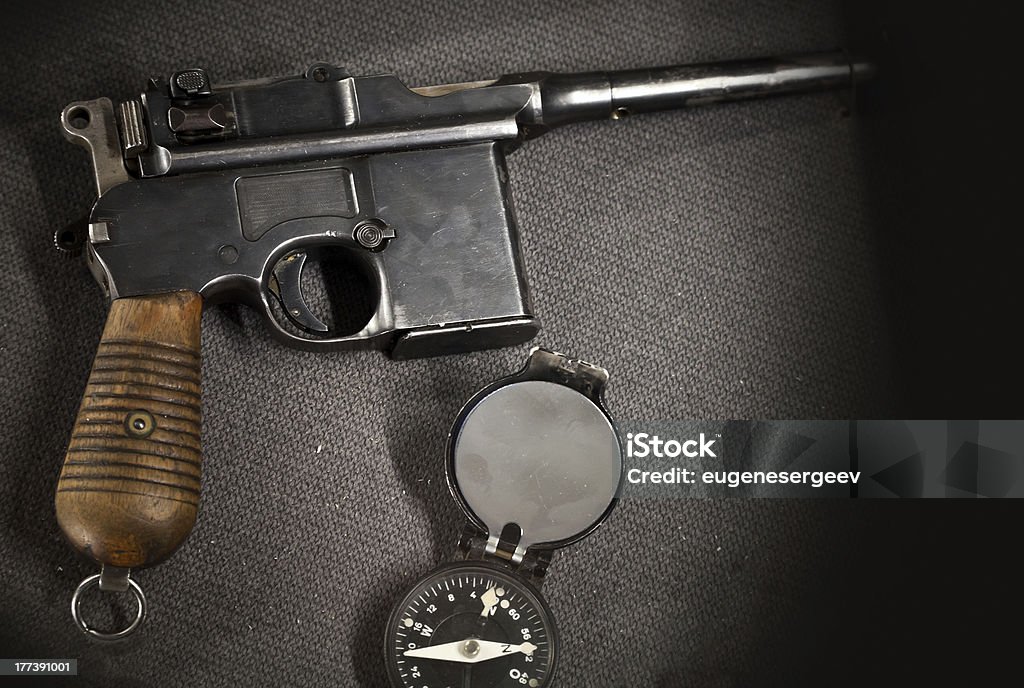 Old allemand Pistolet avec rose des vents - Photo de Acier libre de droits